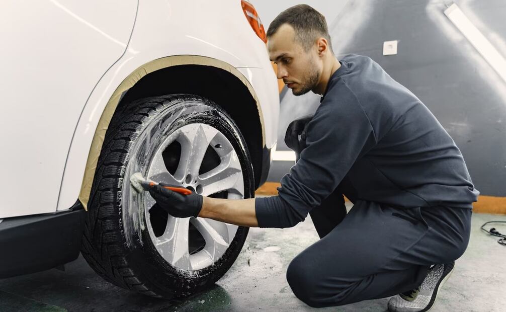 Llantas del auto. Foto: Freepik