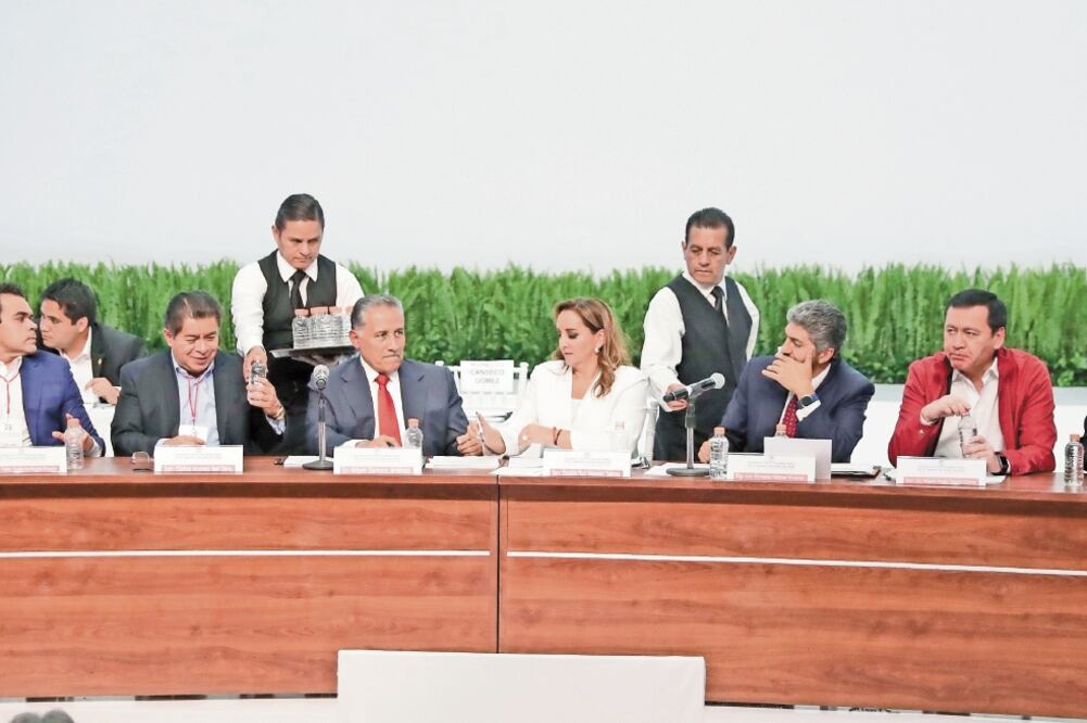 La cúpula del PRI, con Claudia Ruiz Massieu al frente, busca los mecanismos para que toda la militancia participe en la próxima elección interna. Foto: ARCHIVO EL UNIVERSAL