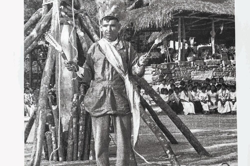 El antropólogo francésGuy Stresser-Péan convivió dos años con los pobladores de la huasteca potosina para documentar sus tradiciones (TOMADA DEL LIBRO LA DANZA DEL VOLADOR...)