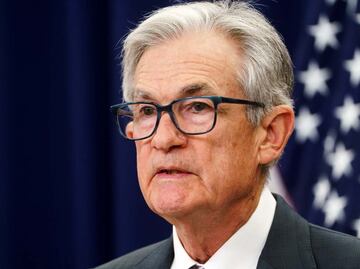 Jefe de la Fed apunta a la rebaja de tasas de interés en EU; dice que los riesgos para la economía "están cambiando"