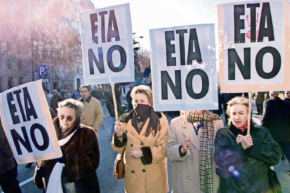 Fotografía de una protesta contra ETA en enero de 2000, en Madrid (Foto CHRISTOPHE SIMÓN. AFP)