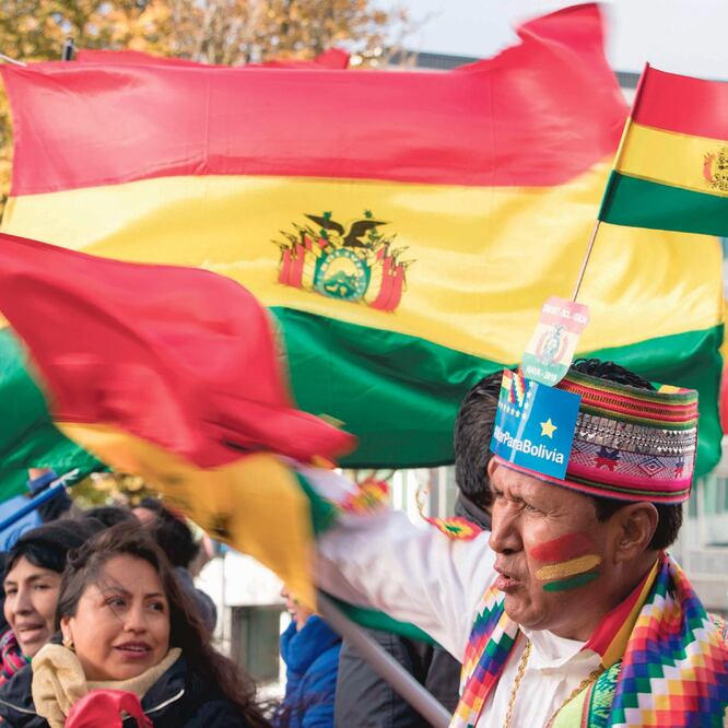 vianos estaban listos para festejar, antes de que escucharan el veredicto de la Corte Internacional de Justicia de la ONU sobre el acceso oceánico de su país. DAVID MORALES. EFE