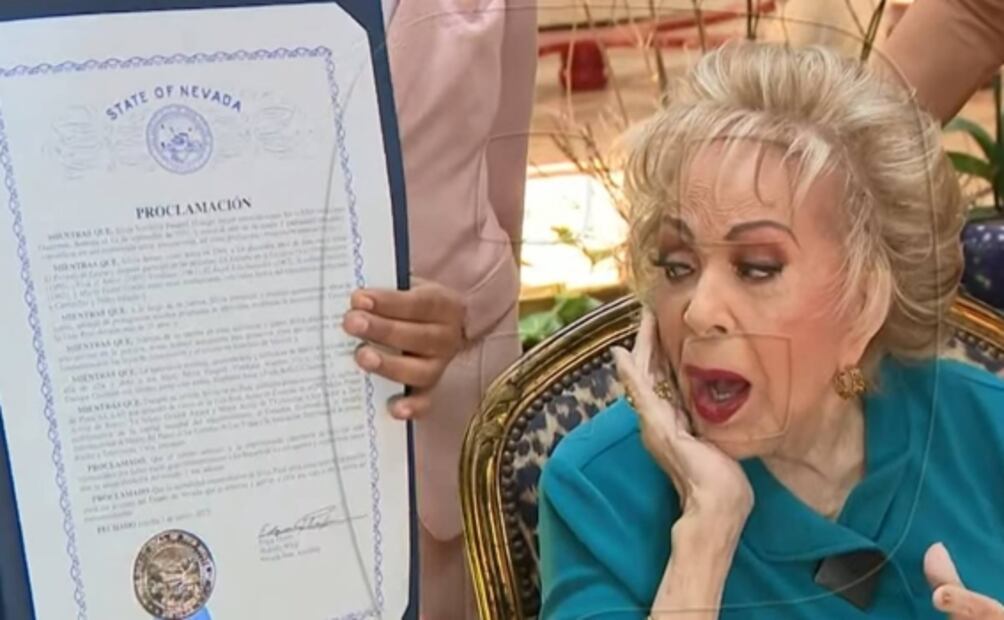 Silvia Pinal reaparece bromista hablando francés; recibe homenaje en Las Vegas