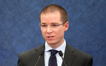 Anaya demanda formalmente a Emilio Lozoya por daño moral