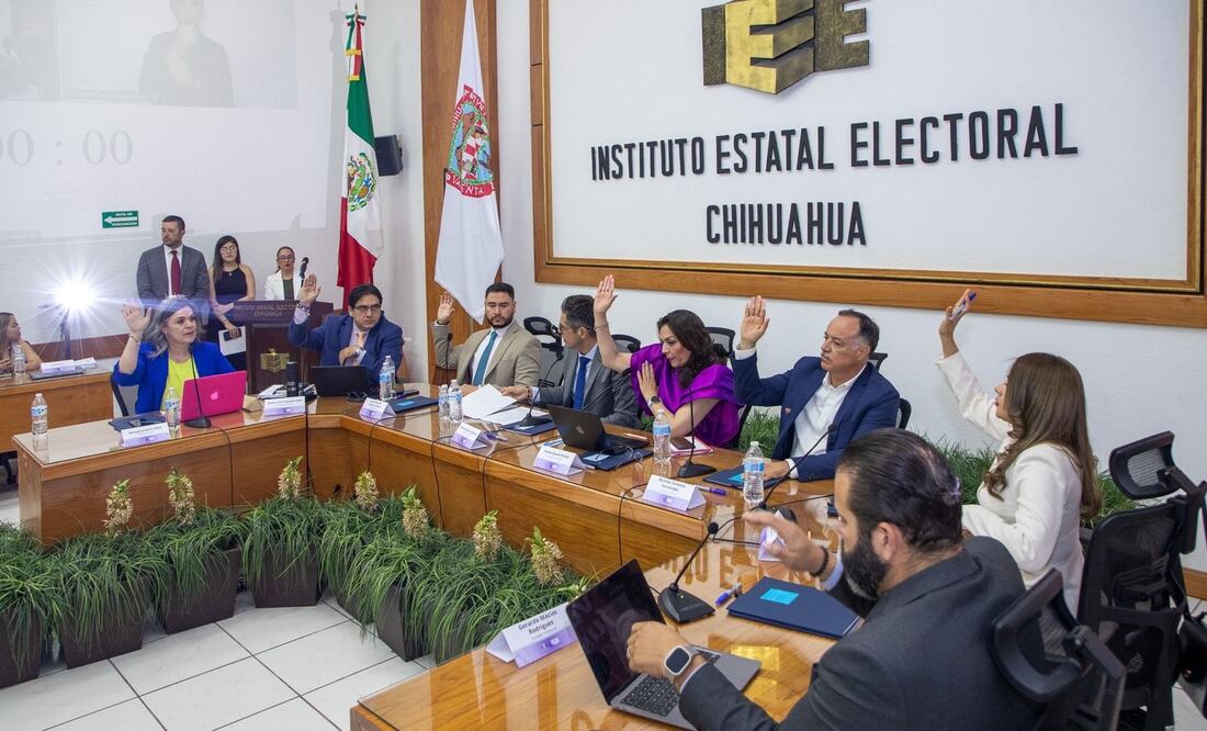 IEE entrega constancias a nuevos magistrados en Chihuahua; el procedimiento se llevó a cabo tras el cómputo de la elección. Foto: Especial