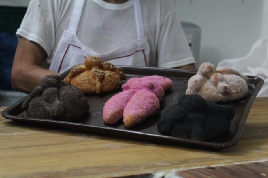 Cenizas y ajonjolí para amasar el pan de muerto