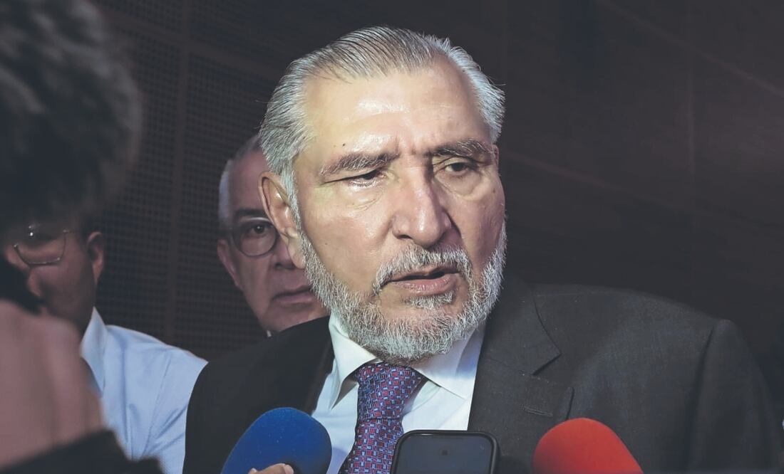 Adán Augusto López, actualmente senador por Morena, fue gobernador de Tabasco cuando Hernán Bermúdez era secretario de Seguridad estatal. Foto Especial