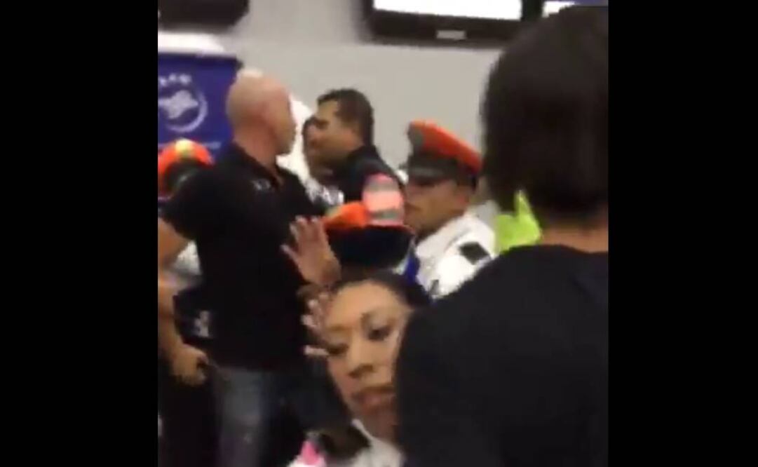 Video. Reclaman pasajeros a Aeroméxico por cancelación de vuelo