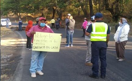 Habitantes bloquean accesos a poblado en Michoacán por temor a contagio de Covid-19
