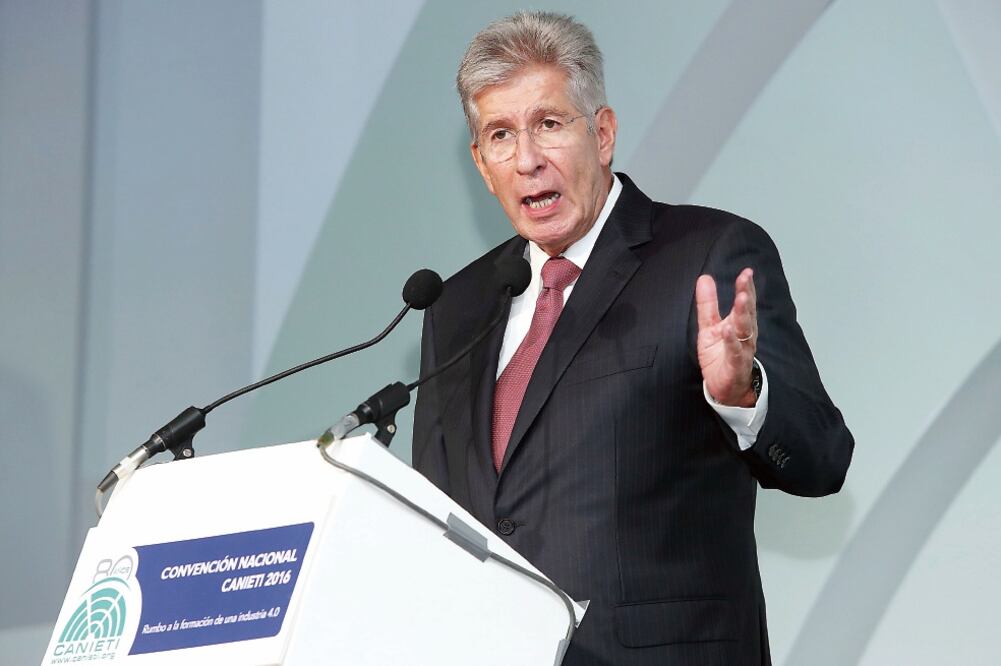 El titular de la SCT confío en que los slots que debe ceder Aeromexico por su alianza con Delta, será resuelto por las empresas (ARCHIVO EL UNIVERSAL)