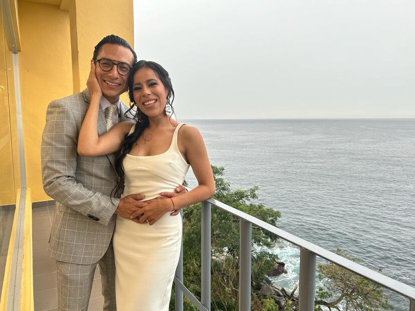 Genaro Hernández y Alondra Vilchis, primer pareja en casarse en un Oxxo. Foto: Karen Velázquez / EL UNIVERSAL