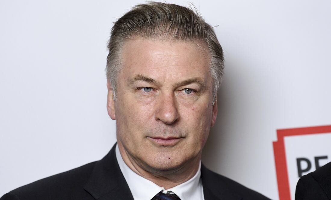 El mes pasado, Baldwin entregó su teléfono celular a los investigadores y Dyer dijo que el actor continúa cooperando plenamente con la investigación. Archivo AP