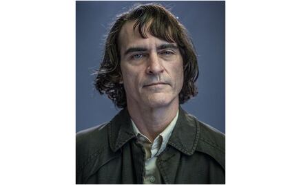 Joaquin Phoenix se muestra maquillado como "Joker"