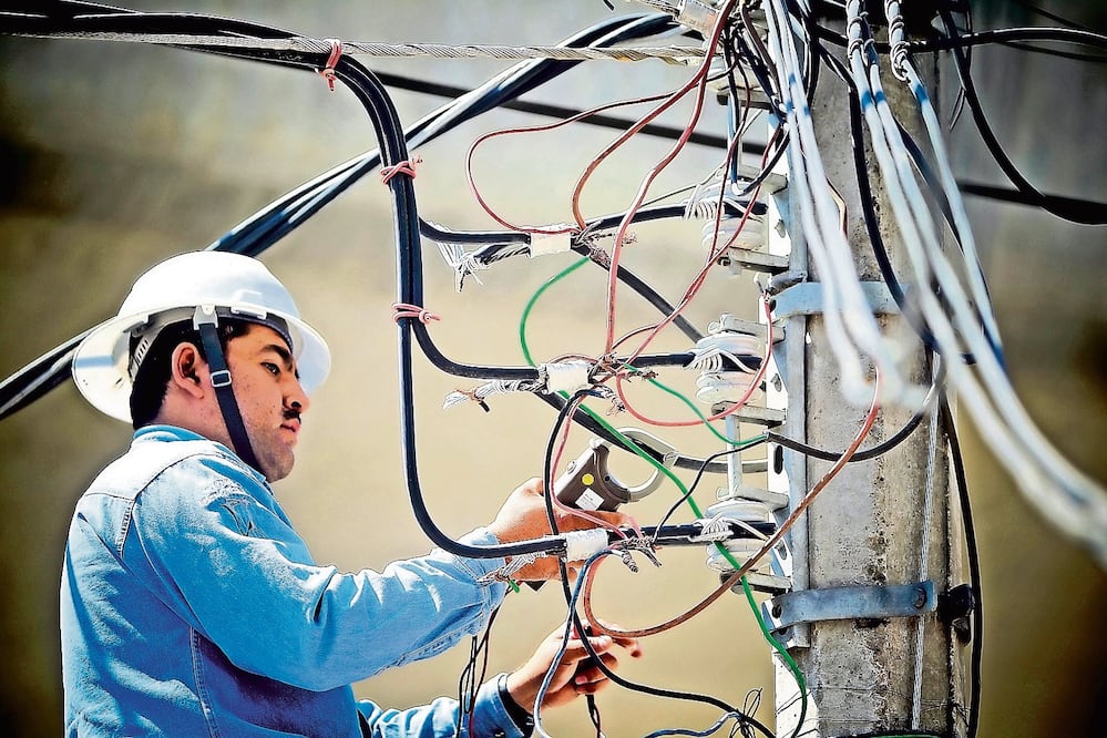 Personal de la CFE (ARCHIVO EL UNIVERSAL)