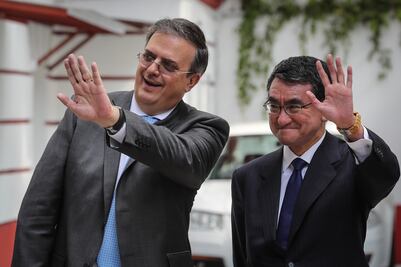 AMLO y Ebrard se reúnen en casa de transición con el canciller de Japón