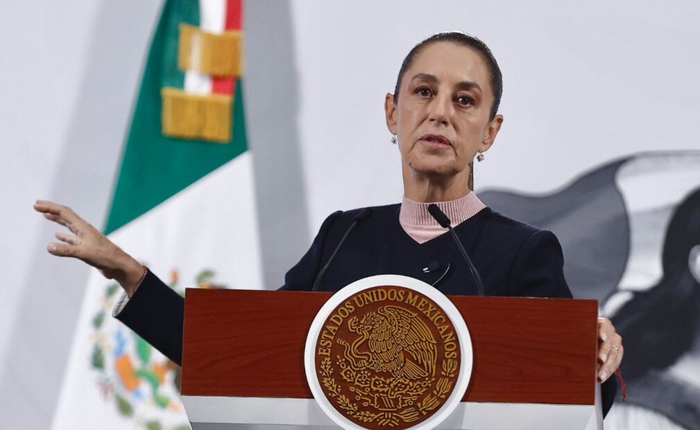 Luego de que fuerzas estadounidenses intervinieran una lancha presuntamente dedicada al tráfico de drogas en aguas internacionales, la presidenta Claudia Sheinbaum Pardo informó que su gobierno pidió al embajador de Estados Unidos en México, Ron Johnson, reforzar los protocolos de cooperación para evitar acciones unilaterales y posibles violaciones a la soberanía nacional. Foto: Berenice Fregoso/EL UNIVERSAL