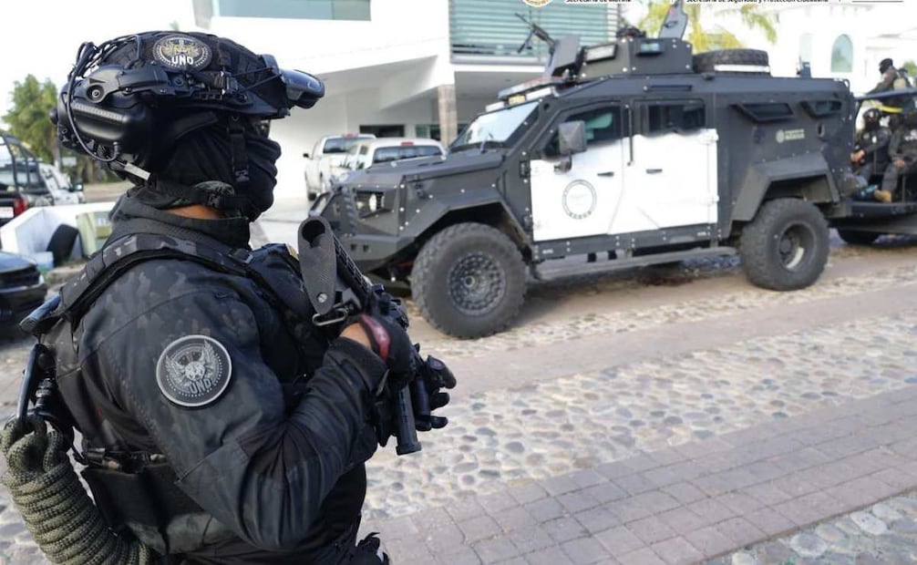 En Mazatlán, Sinaloa, autoridades detuvieron a seis personas, entre ellas a Ricardo “N”, alias “El Tío”, operador de una célula vinculada a “Los Chapitos”. Foto: Especial