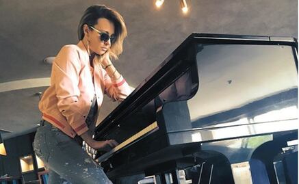 Fey seduce con fotos desde la cama