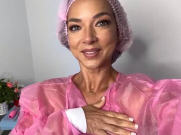 Adamari López muestra el proceso de tatuarse los senos tras someterse a mastectomía