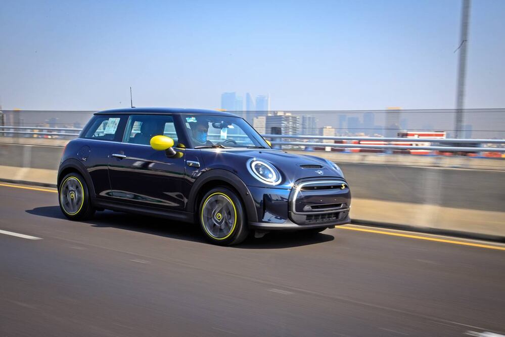 MINI Eléctrico 2022: el pequeño EV citadino que no se olvida del buen manejo