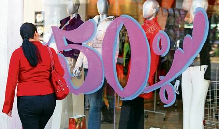 Ventas al menudeo reportan su mayor alza en 13 meses