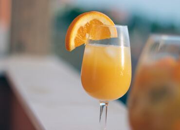 Qué son las mimosas y bellinis y cómo prepararlos en casa