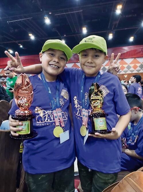 Bayron y Braulio, en el Aloha Mental Arithmetic 2023. Foto: Especial