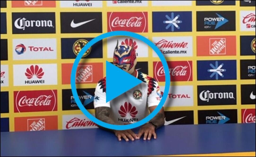 Twitter. Sin cara posa en la sala de conferencias del Club América 