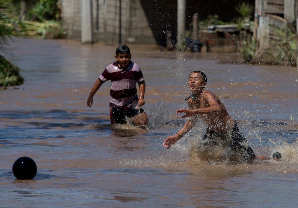 A las inundaciones corresponden 47 por ciento del total de desastres relacionados al clima entre 1995 y 2015 (AP)