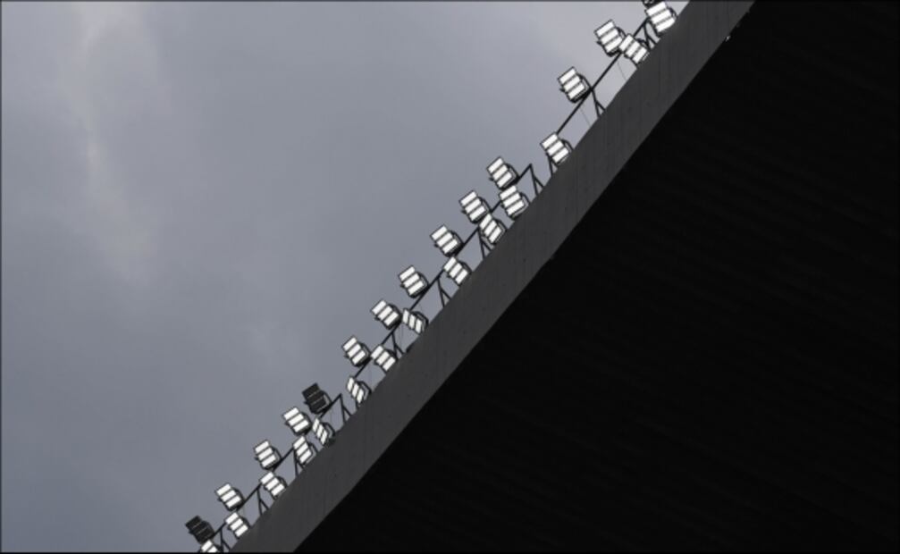 Comentaristas de Televisa excusan las fallas en el Estadio Azteca