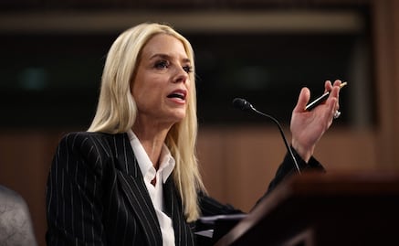Senado de EU confirma a Pam Bondi como fiscal general de EU; asegura que acabará con "politización" del Departamento de Justicia