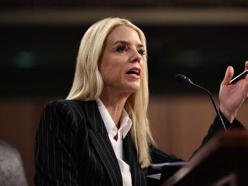 Senado de EU confirma a Pam Bondi como fiscal general de EU; asegura que acabará con "politización" del Departamento de Justicia