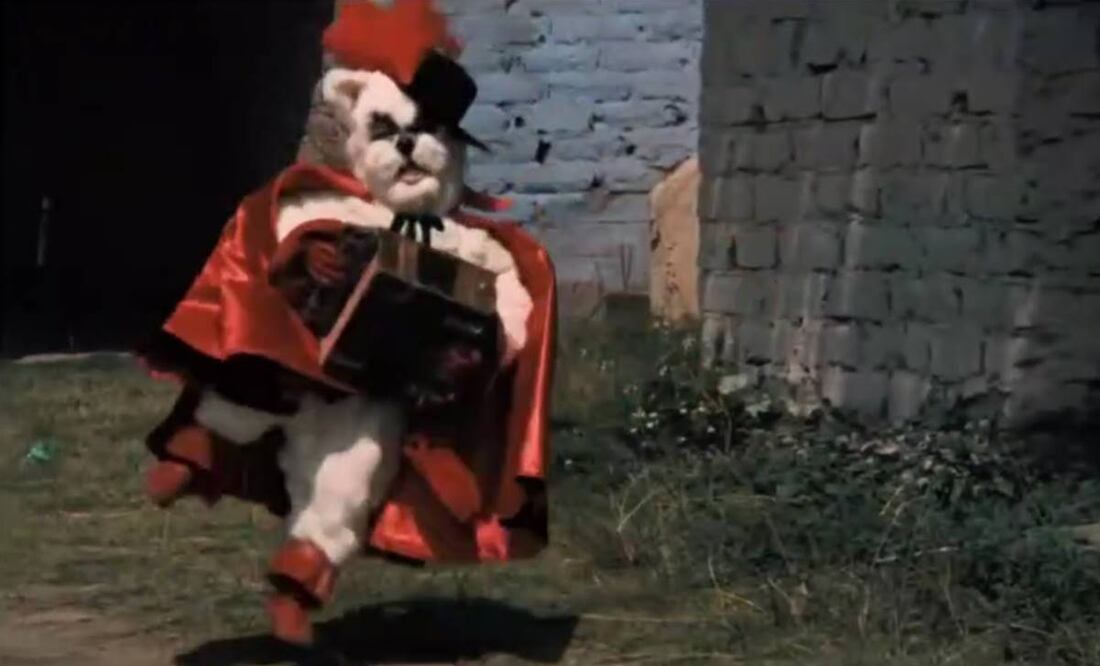 En 1961, existió una versión de este personaje muy diferente, se trataba de un gato blanco.