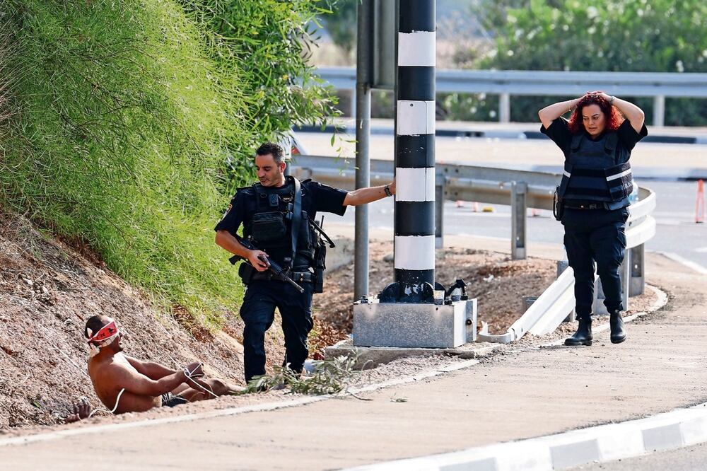 Hay 300 mil militares desplegados entorno a la Franja de Gaza y la frontera con Líbano, donde ha aumentado la tensión con el grupo chií libanés Hizbulá en las últimas horas.