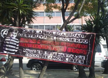 Protestan por traslado de estudiante detenido por incendio en FES Acatlán