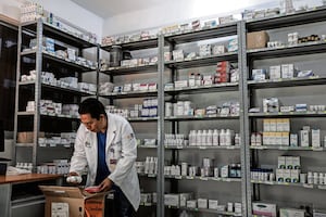 Buscan que farmacias privadas surtan recetas