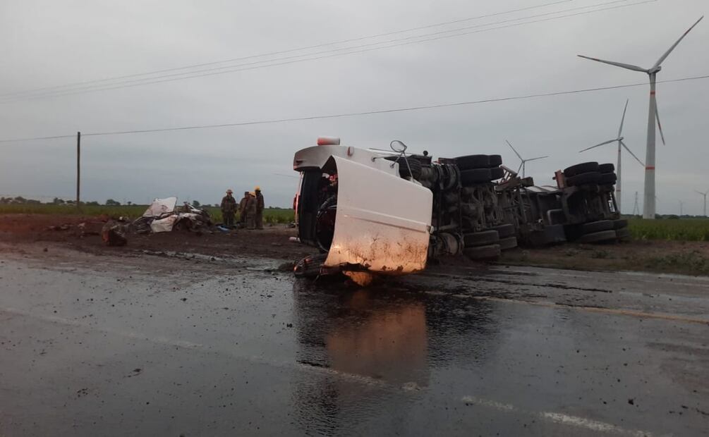 El percance ocurrió este domingo a la altura del parque eólico El Cortijo. Foto: Especial