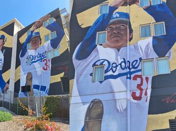 Así es el impresionante mural de Fernando Valenzuela en Los Ángeles; a cinco meses del fallecimiento del Toro