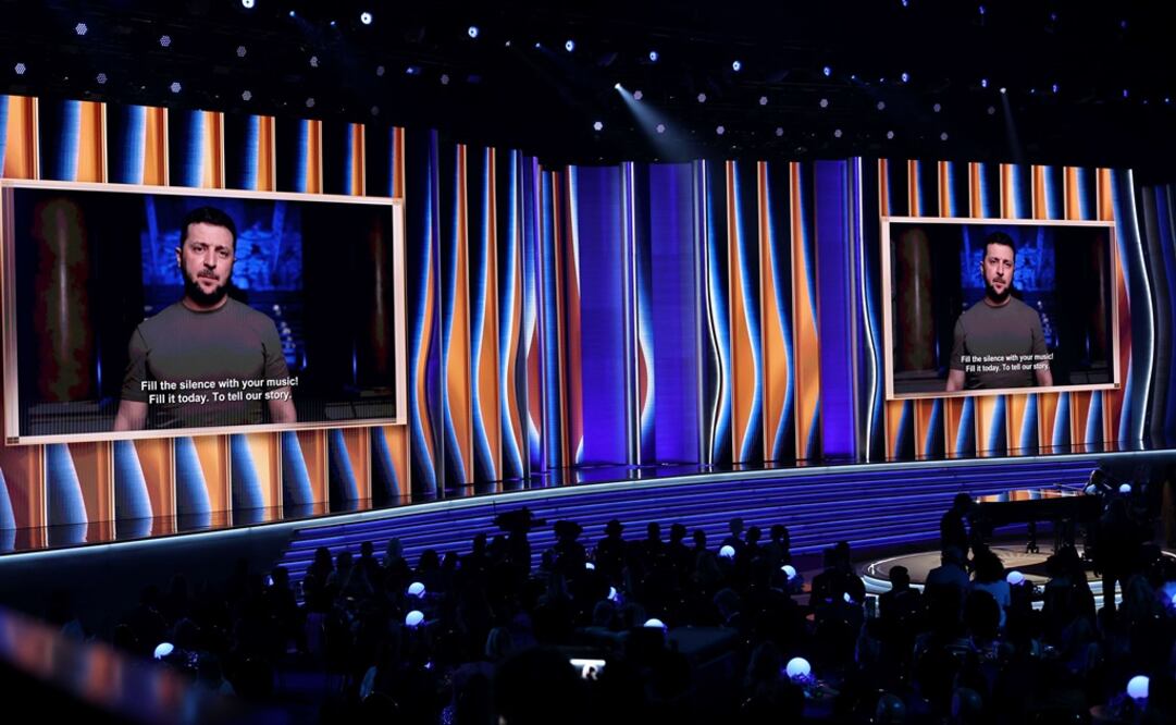 El presidente ucraniano Volodimyr Zelensky apareció así durante la 64 entrega anual de los premios Grammys. Foto: AFP