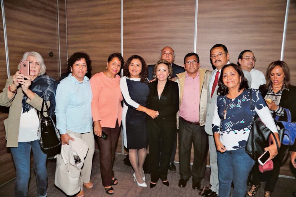 La ex lideresa del SNTE, Elba Esther Gordillo, estuvo acompañada por amigos y familiares, antes, durante y después de su mensaje público (IVÁN STEPHENS. EL UNIVERSAL)