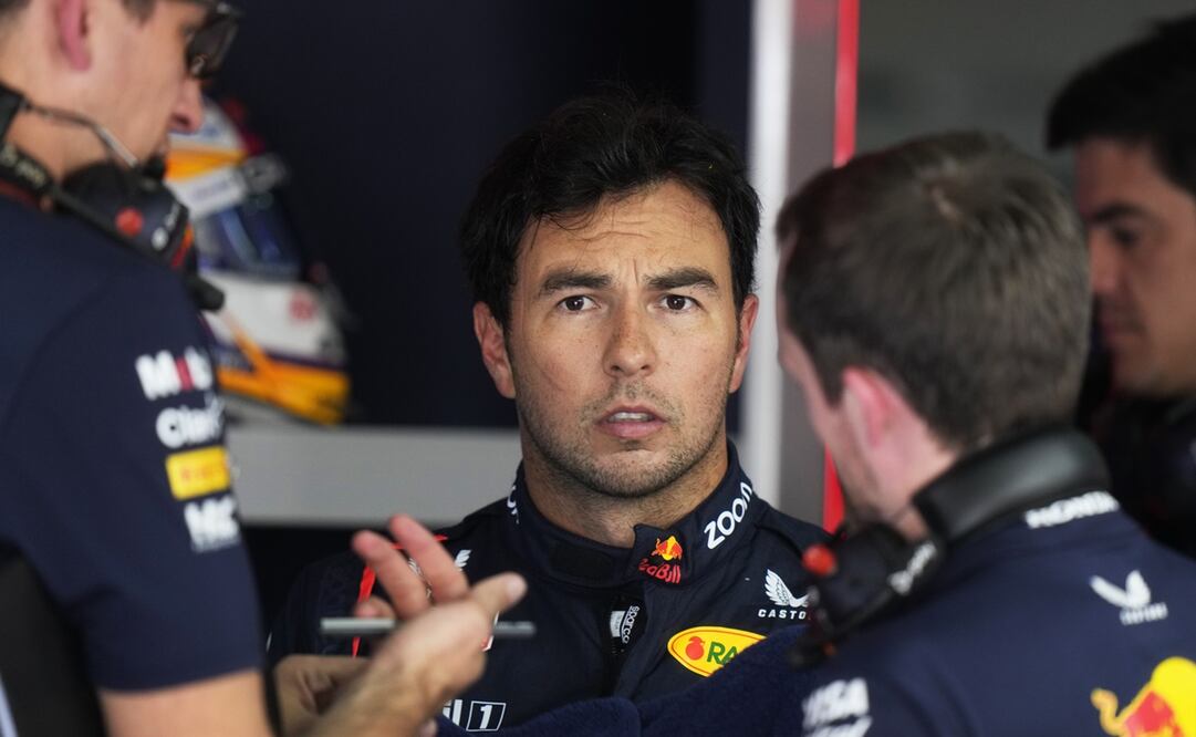 Checo Pérez, previo a las prácticas libres del Gran Premio de Emilia-Romaña - Foto: AP