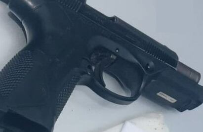 Automovilista saca un arma para amenazar a limpiaparabrisas sobre Izazaga; ya está detenido