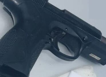 Automovilista saca un arma para amenazar a limpiaparabrisas sobre Izazaga; ya está detenido