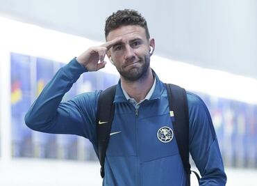 Jóvenes confunden a Miguel Layún con cantante de Maroon 5 en aeropuerto y pierden su vuelo