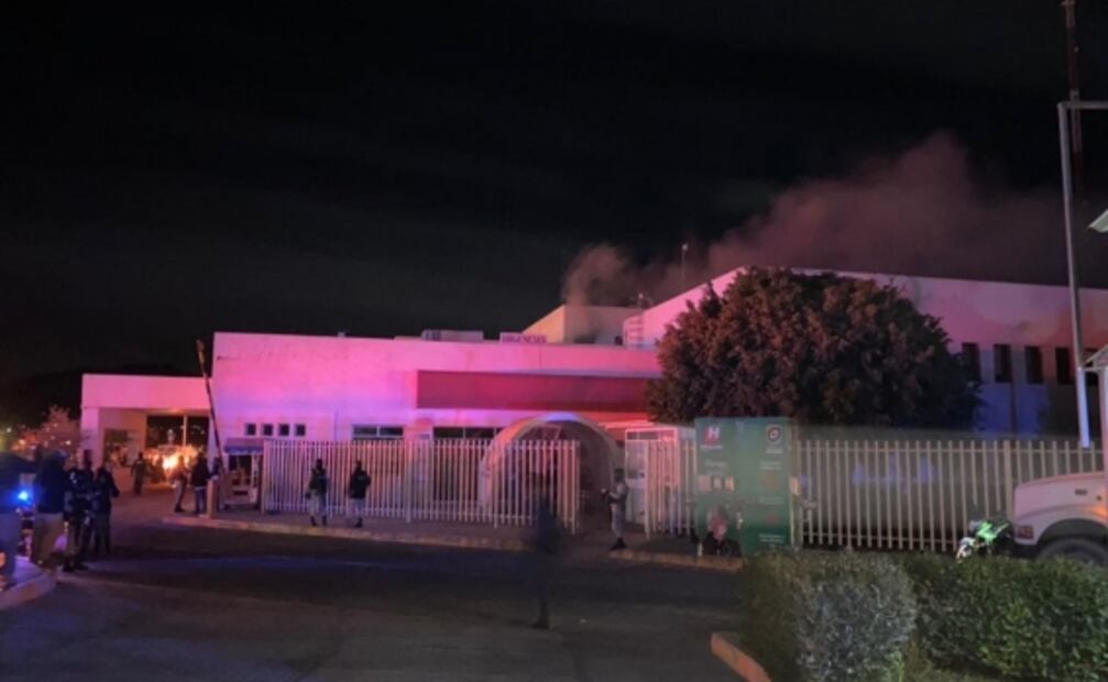 Evacuan a 28 pacientes por incendio en hospital de Hidalgo