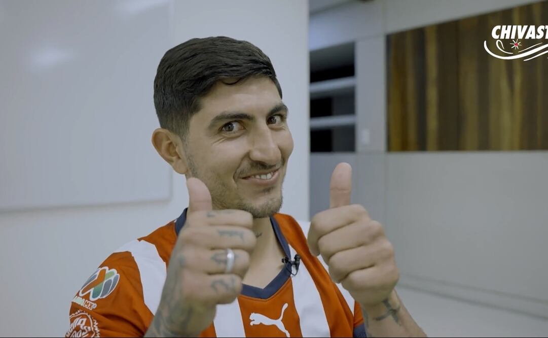 Víctor Guzmán en el video de presentación con Chivas - FOTO: Especial