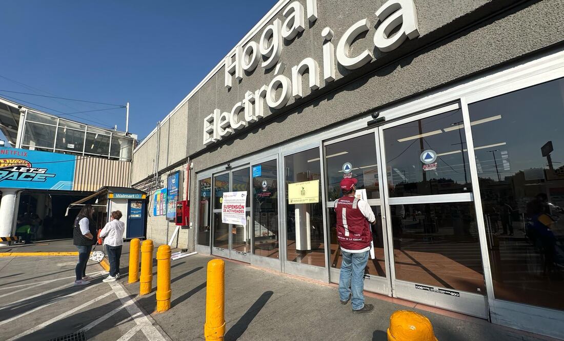 La alcaldía Benito Juárez y el Invea ordenaron la suspensión de actividades de la tienda Walmart ubicada en la zona de avenida Universidad. (Foto: especial)