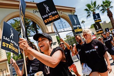 Nuevos contratos costarán a los estudios 450 mdd tras huelgas