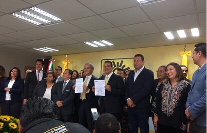 Asume Mancera liderazgo del PRD en el Senado; refrenda que no se afiliará