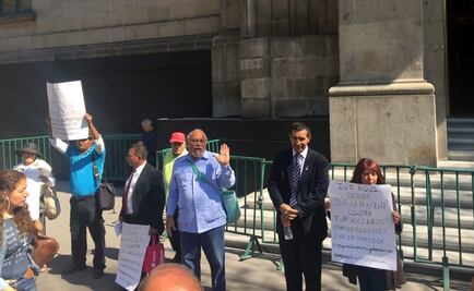 Continúa reunión de firmas afuera de la SCJN contra gasolinazo